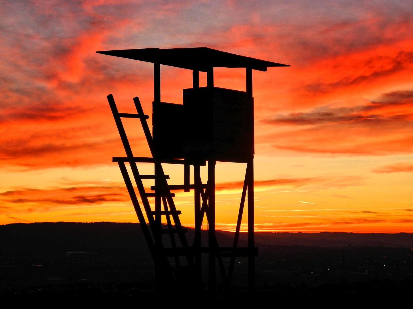 Hochsitz im Abendrot