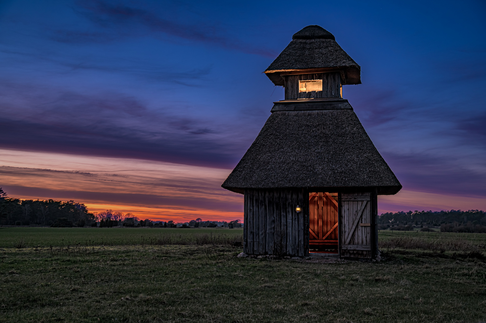 Hochsitz "Moorkirche" Es brennt noch Licht