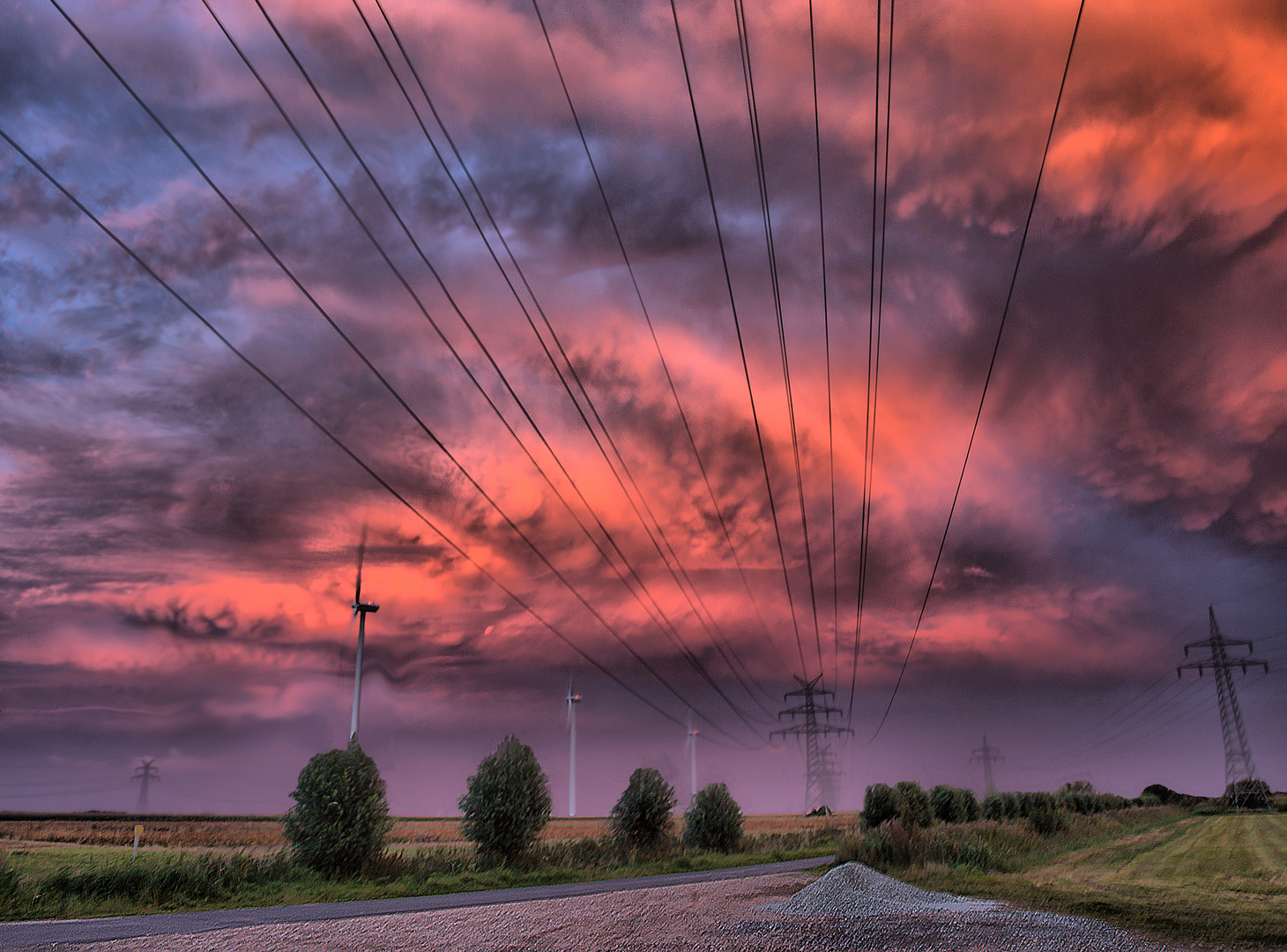 Hochspannung am Himmel (HDR)