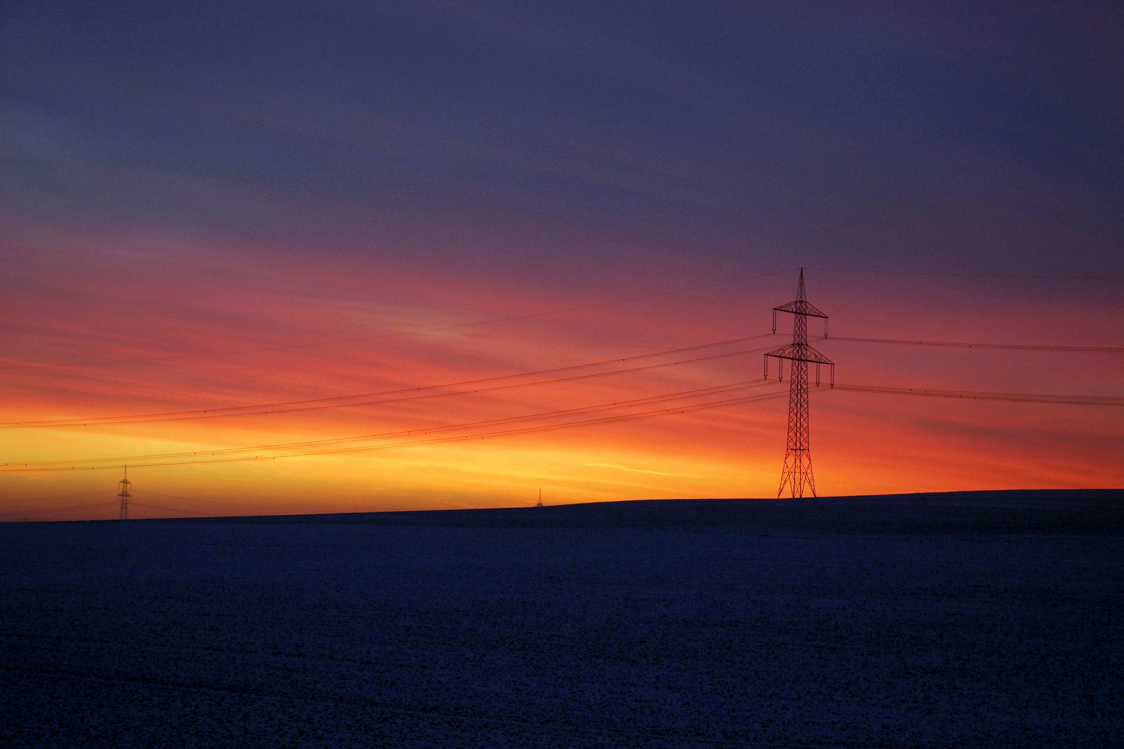 Hochspannung im Sonnenaufgang