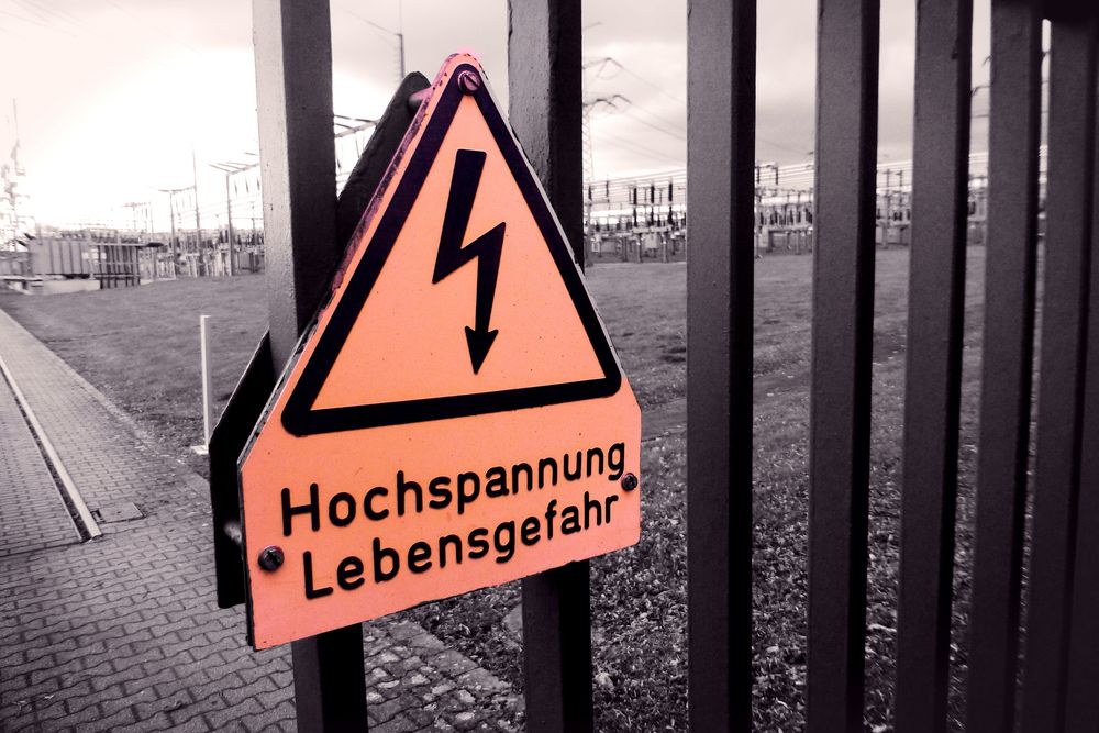 Hochspannungs schild