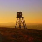 Hochstand in der Dämmerung