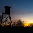 Hochstand mit Mond und Venus