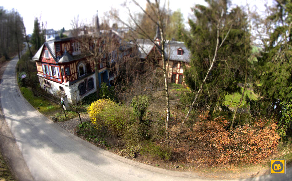 Hochstativ-Tilt-Shift-Aufnahme Haus Neuglück Königswinter mit Fisheye