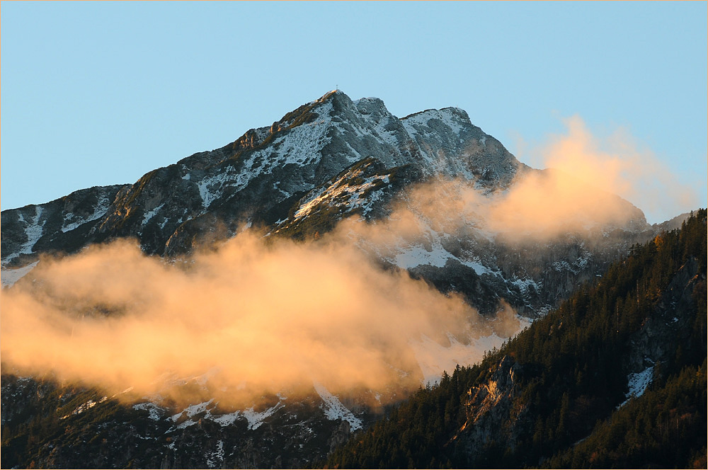 Hochstaufen mit Wolkenkranz