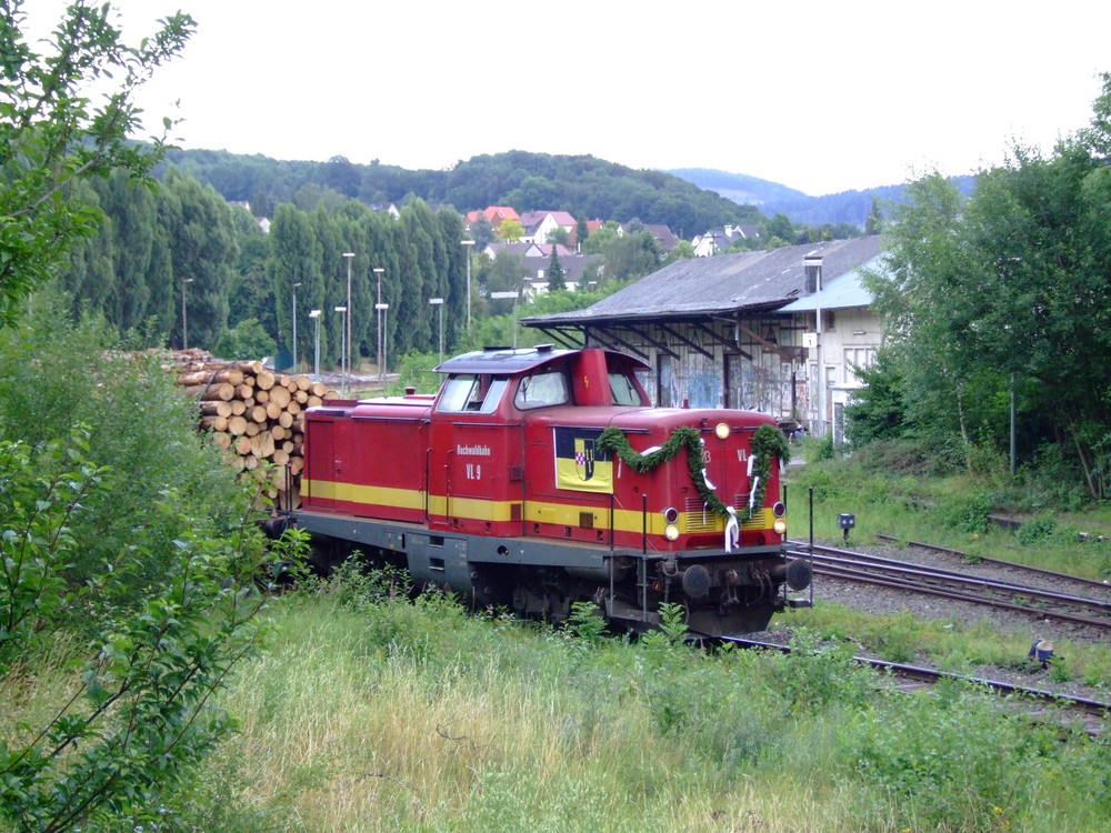 Hochwaldbahn VL 9 im Bahnhof Hemer