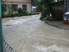 Hochwasser 0805 - die Dorfstrasse in Lechbruck