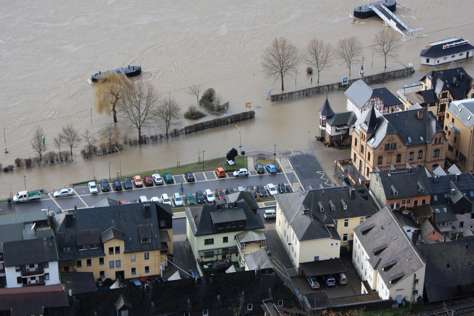 Hochwasser 2011 Mittelrhein Blick auf St. Goarshausen.