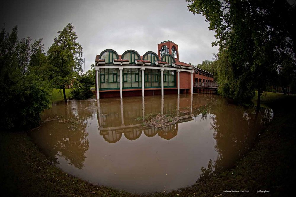 Hochwasser .........