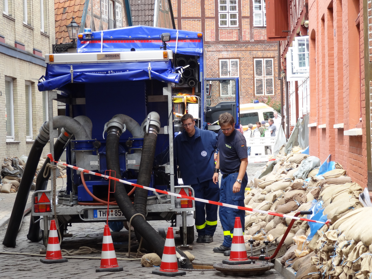 Hochwasser Abwehrkampf in Lauenburg/Elbe