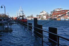 Hochwasser am Alten Strom in Warnemünde (1)