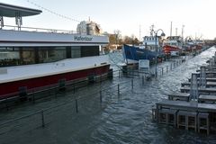 Hochwasser am Alten Strom in Warnemünde (3)