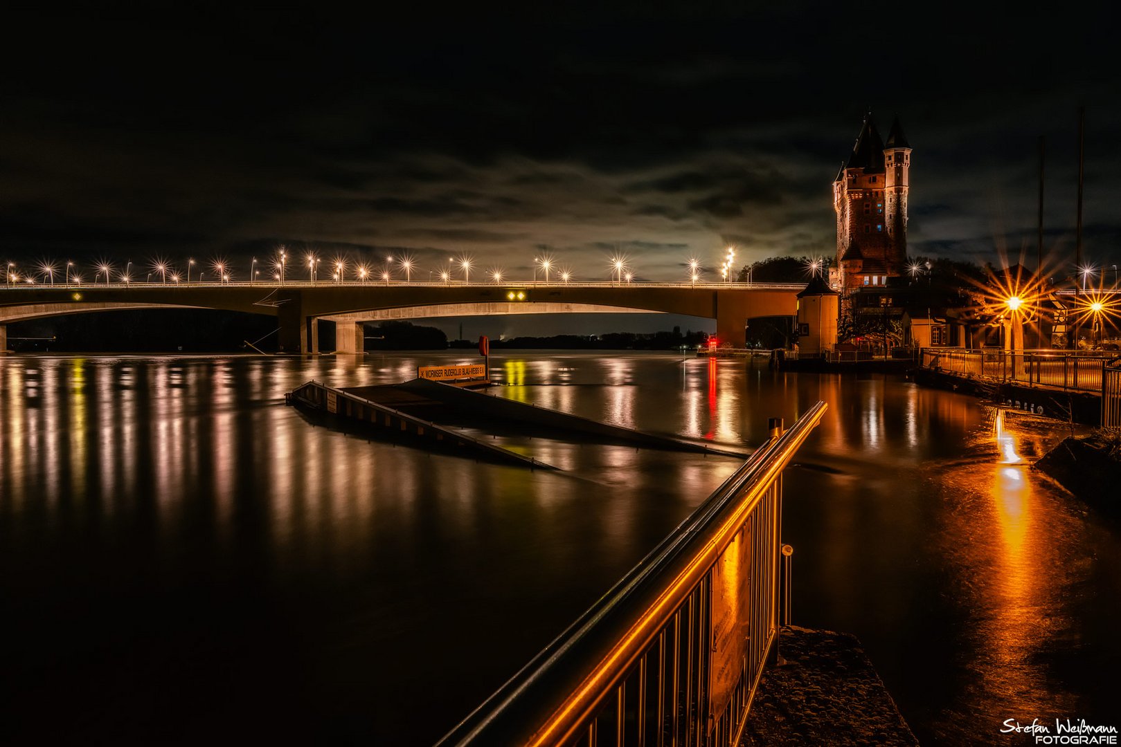 Hochwasser am Rhein in Worms