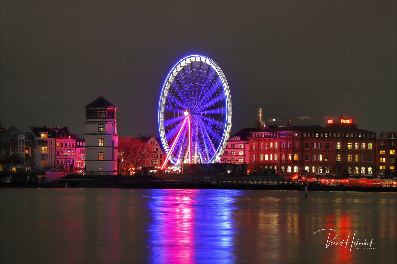 Hochwasser am Rhein und Riesenrad ....