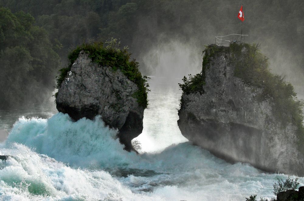 Hochwasser am Rheinfall