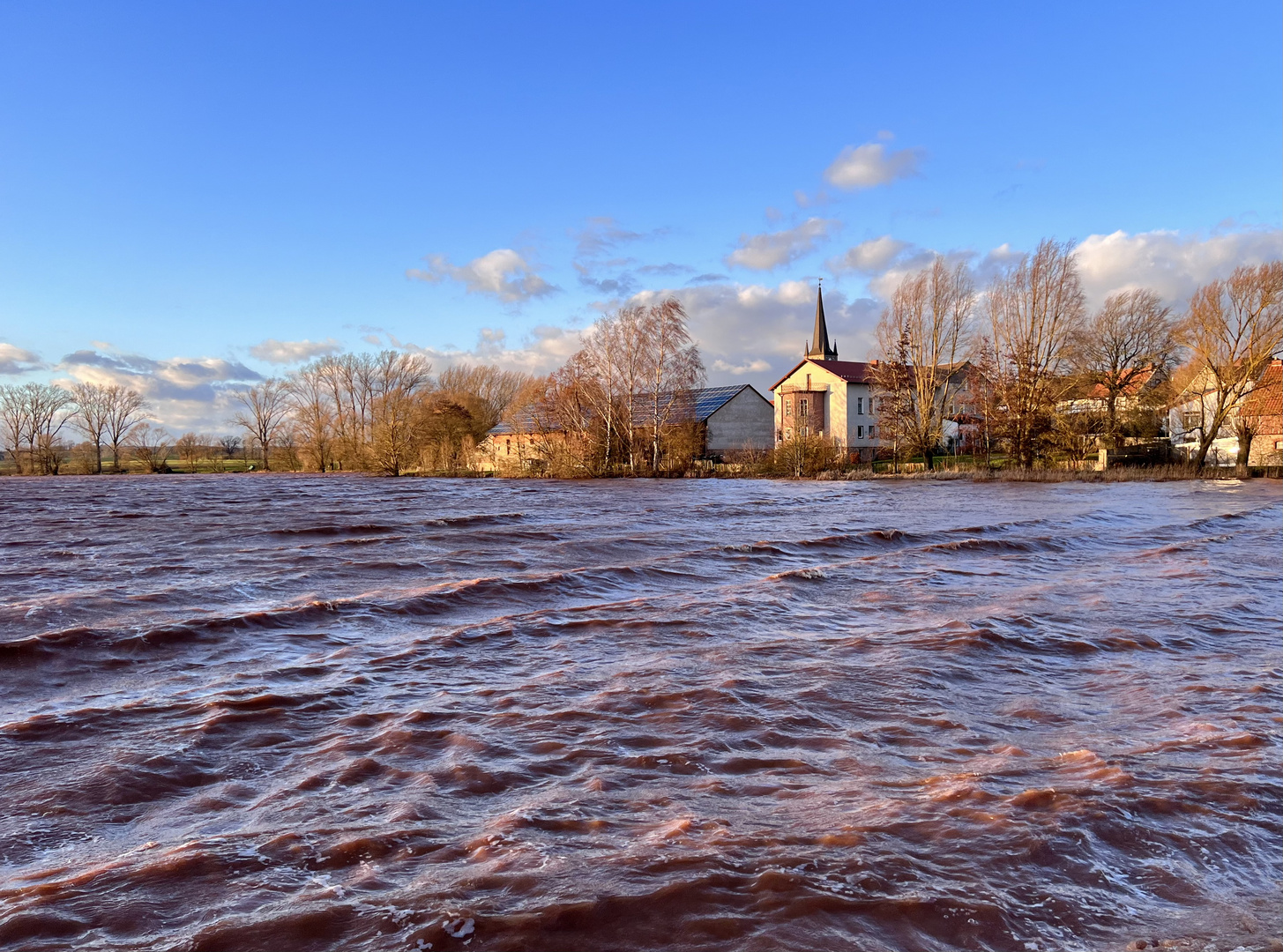 Hochwasser am Schiedunger Teich in Thüringen