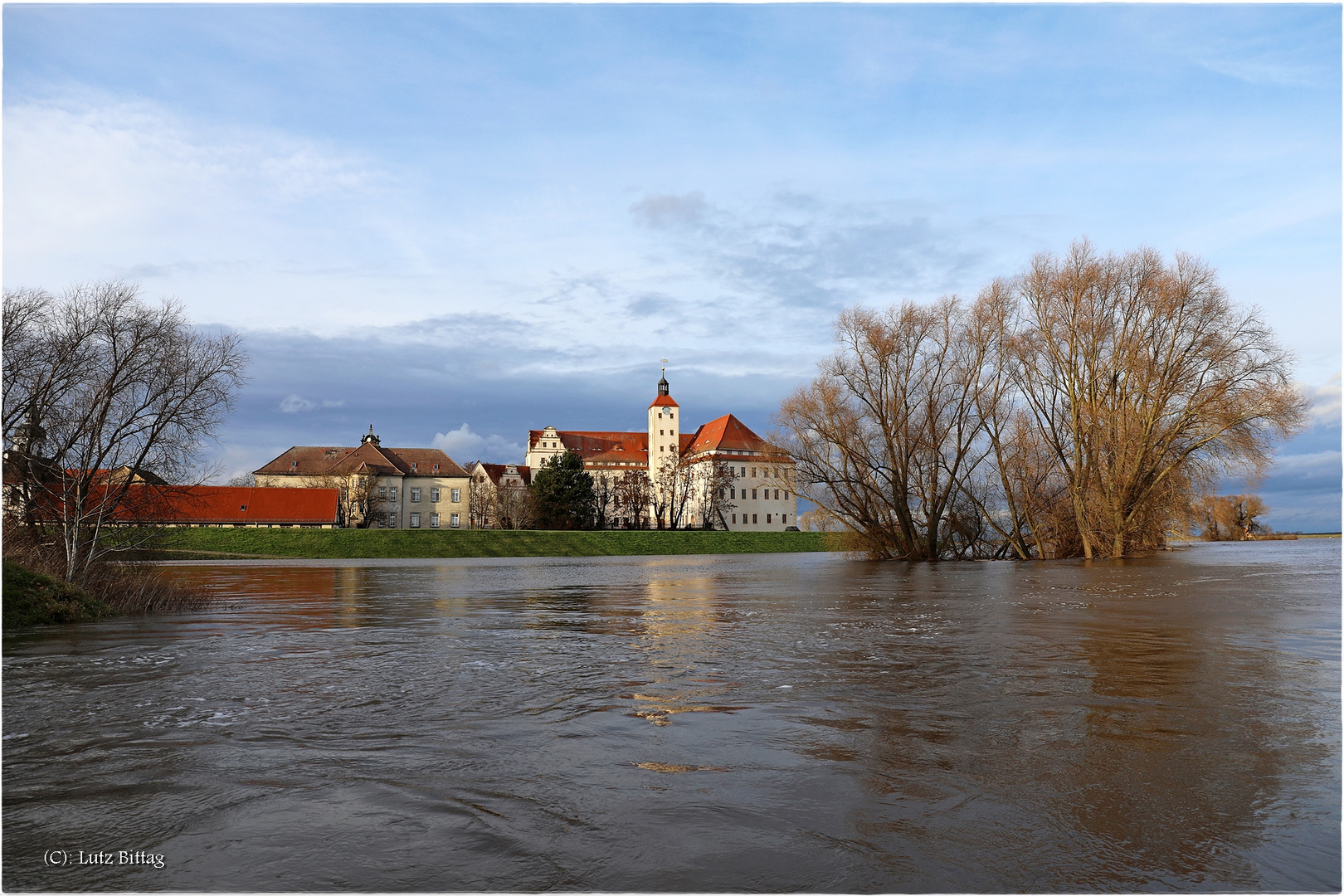 Hochwasser am Schloss Pretzsch