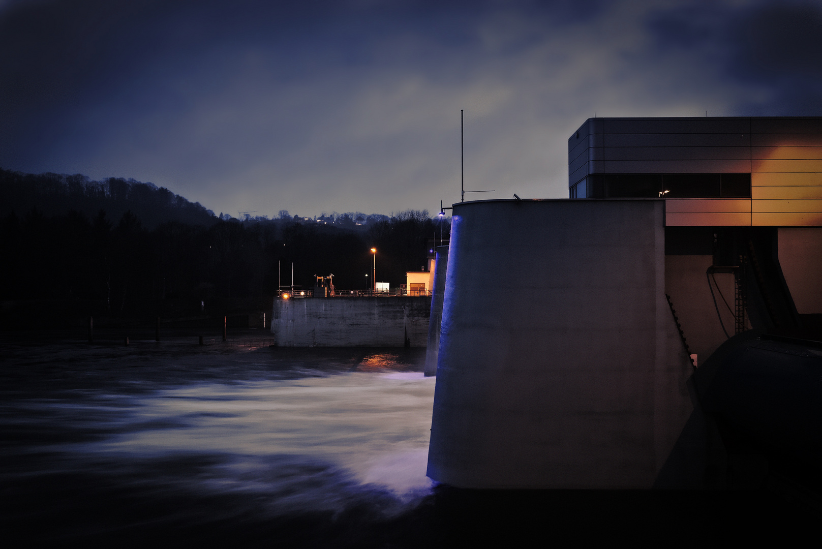 Hochwasser am Stauwehr Baldeneysee