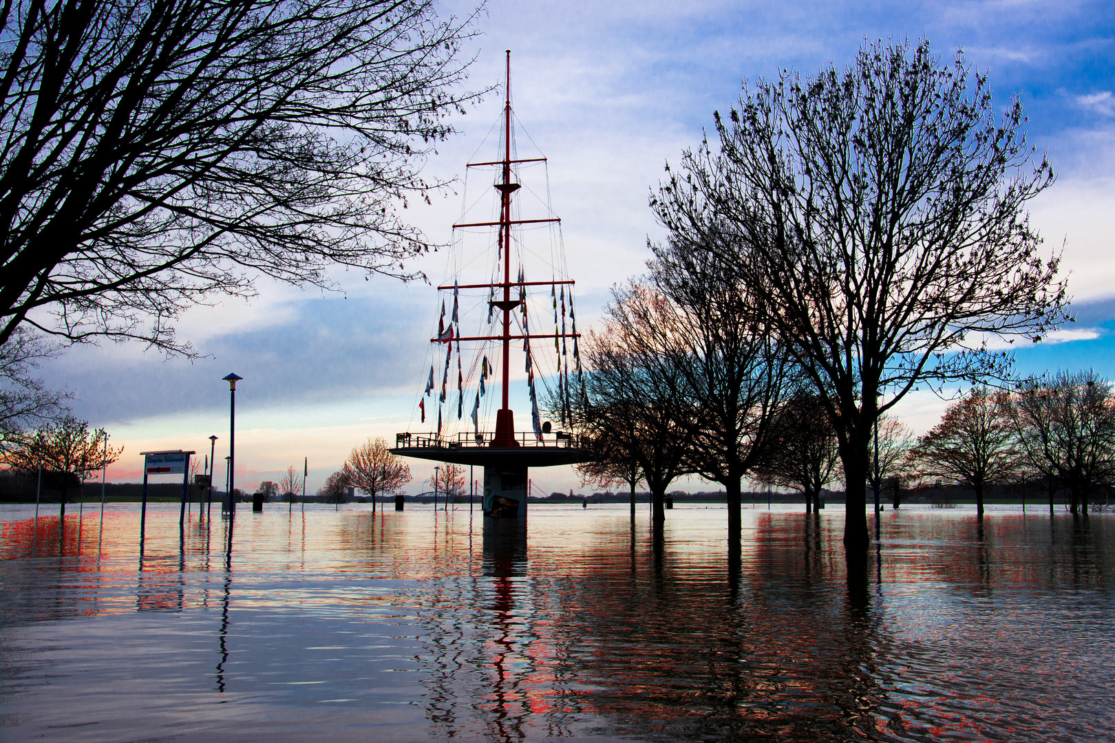 Hochwasser an der Duisburger Mühlenweide