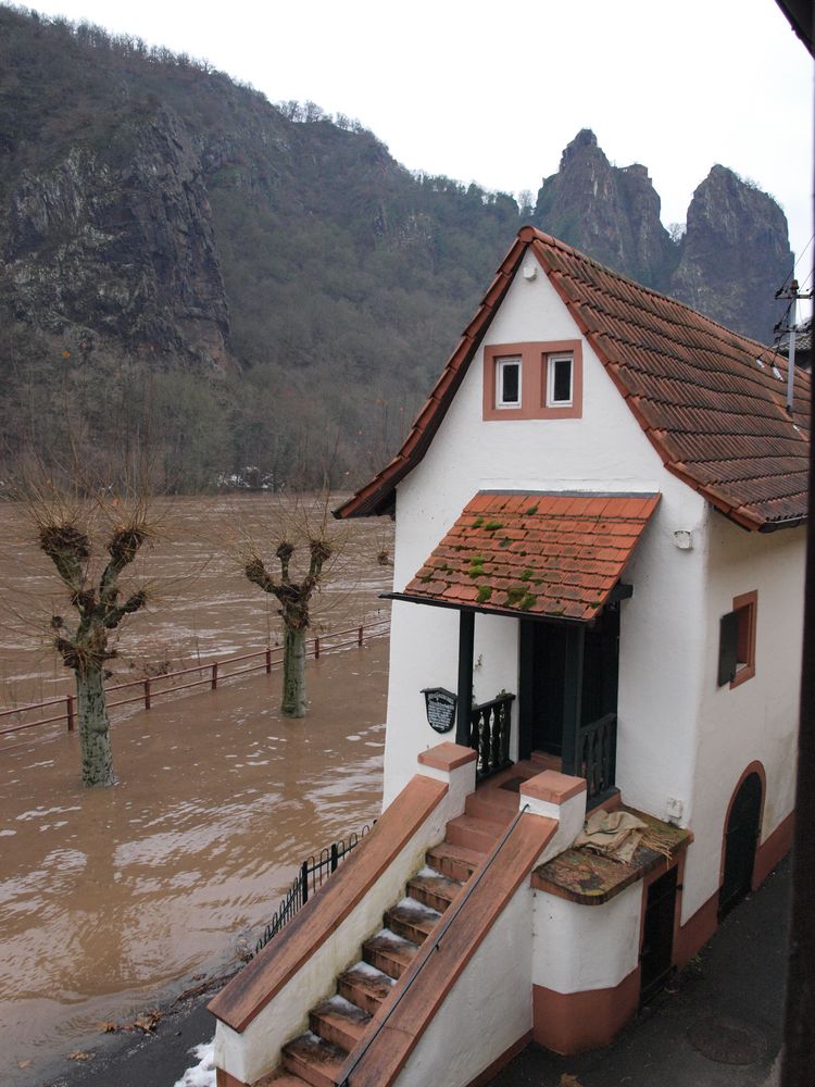 Hochwasser an der Nahe 2011 - Fischerhaus in Bad Münster