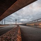 Hochwasser an der Rheinkniebrücke in Düsseldorf