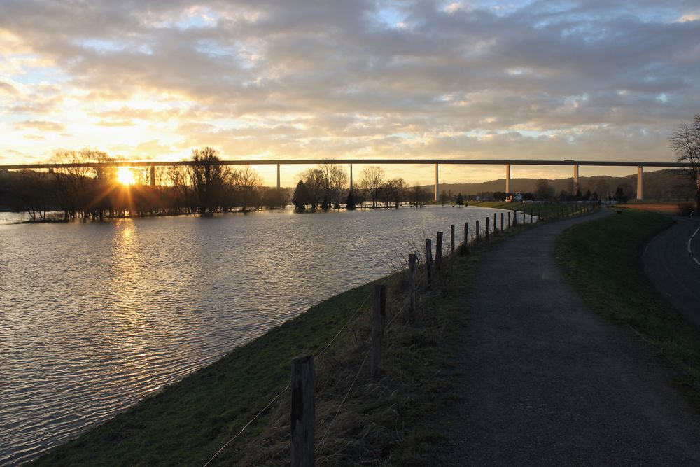 Hochwasser an der Ruhr by Schokochrissi 