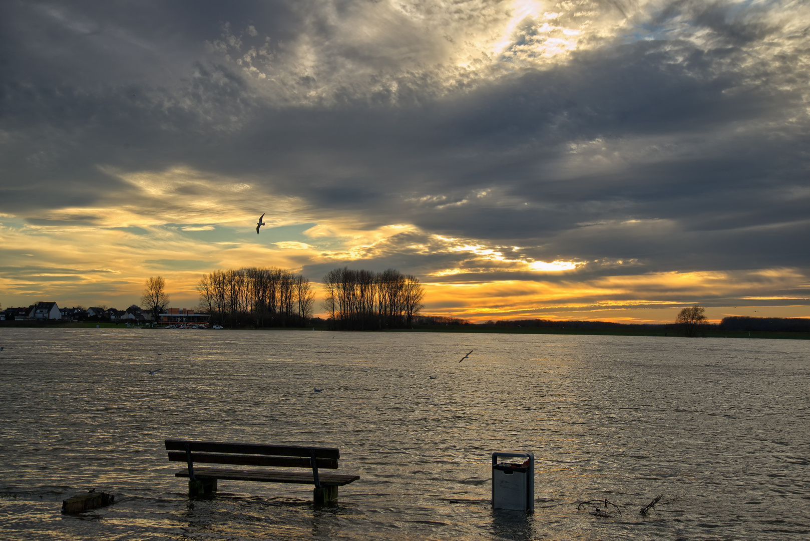 Hochwasser Bank