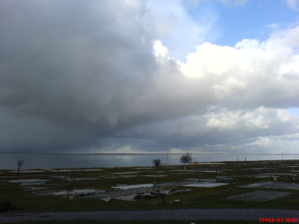 Hochwasser bis zum Campingplatz