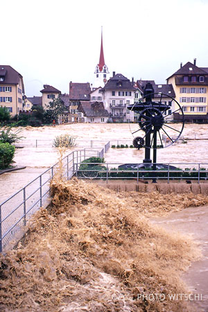 Hochwasser der Reuss in Bremgarten, Aargau