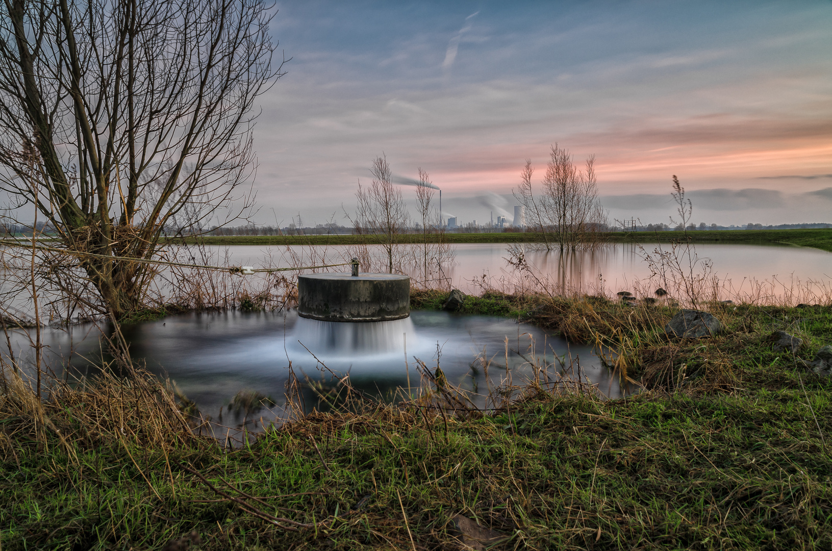 Hochwasser im Rheinbogen bei Rheinberg - Eversael