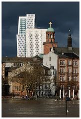 Hochwasser in Frankfurt am (im) Main - Düstere Wolken