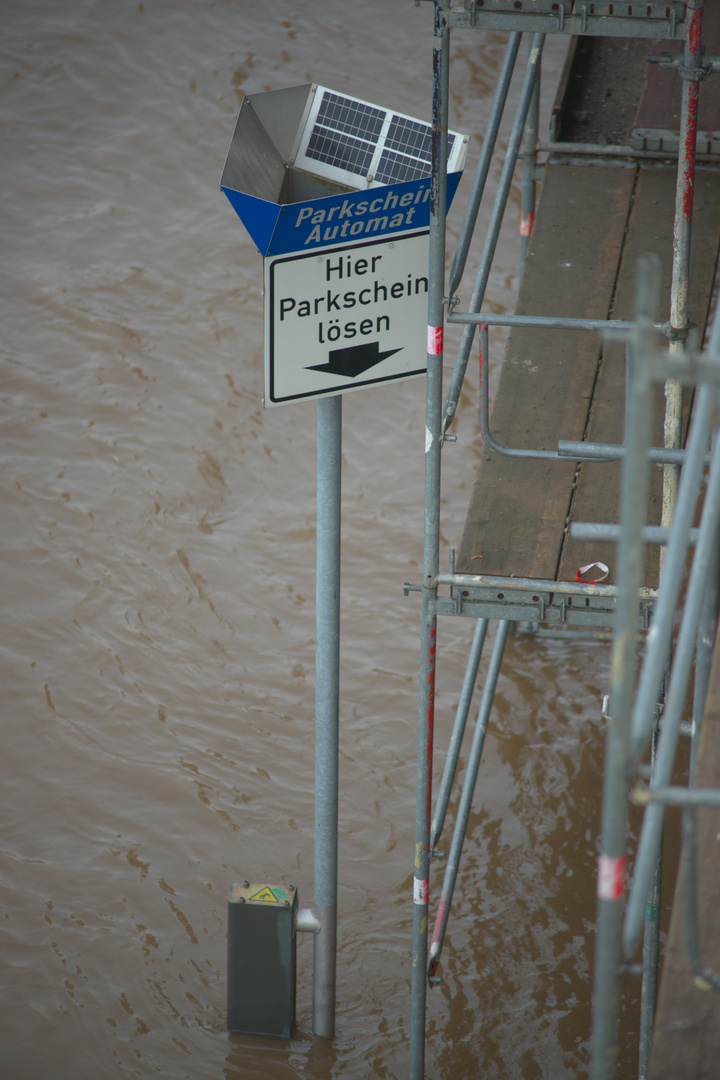 Hochwasser in Koblenz... auch U-Boote müssen.....