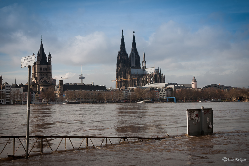 Köln hat schon viele verheerende hochwasser erlebt. Köln Hochwasser Heute . Hochwasser in Köln 2011 -1 Foto & Bild | deutschland ...