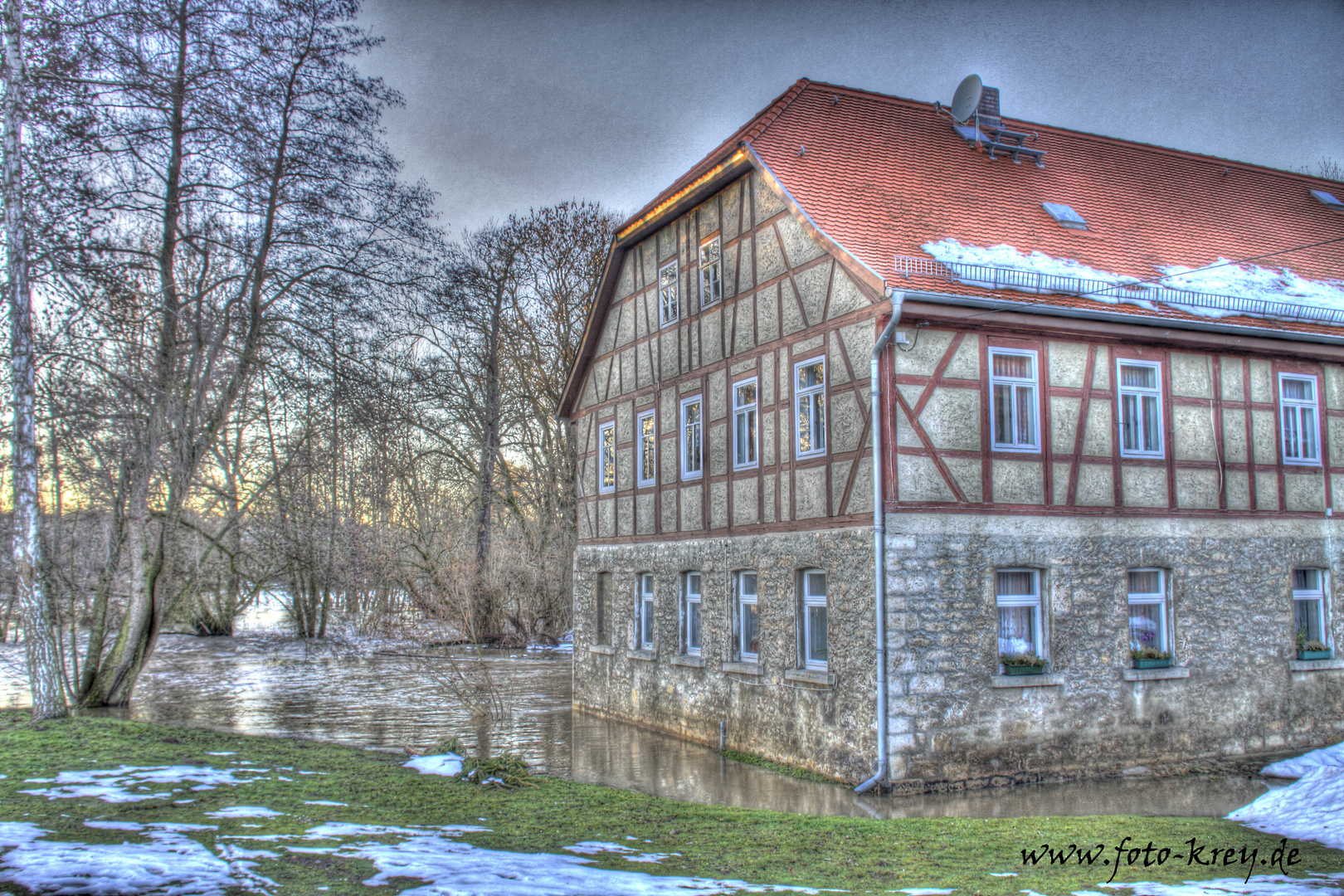 Hochwasser in Taubach nahe Weimar.