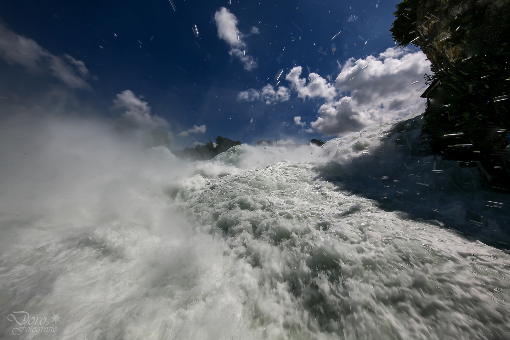 Hochwasser macht Rheinfall zum Spektakel