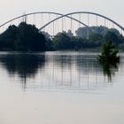 Hochwasser mit Blick auf Elbebrücke