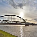 Hochwasser, noch fahren die Schiffe