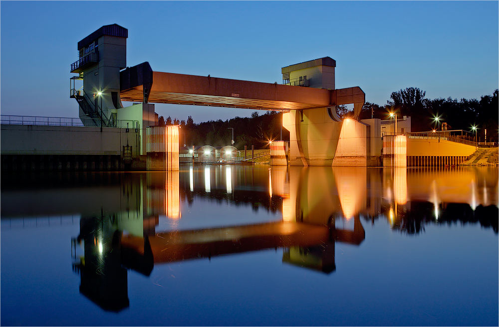 Hochwasser-Sperrtor (Karlsruhe)