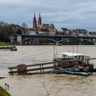 Hochwasser und Fähre