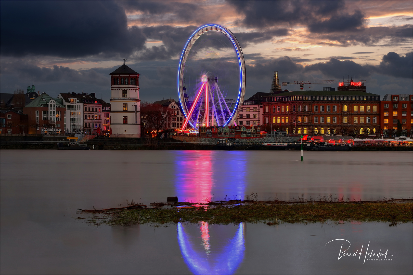 Hochwasser und Riesenrad .... am Rhein