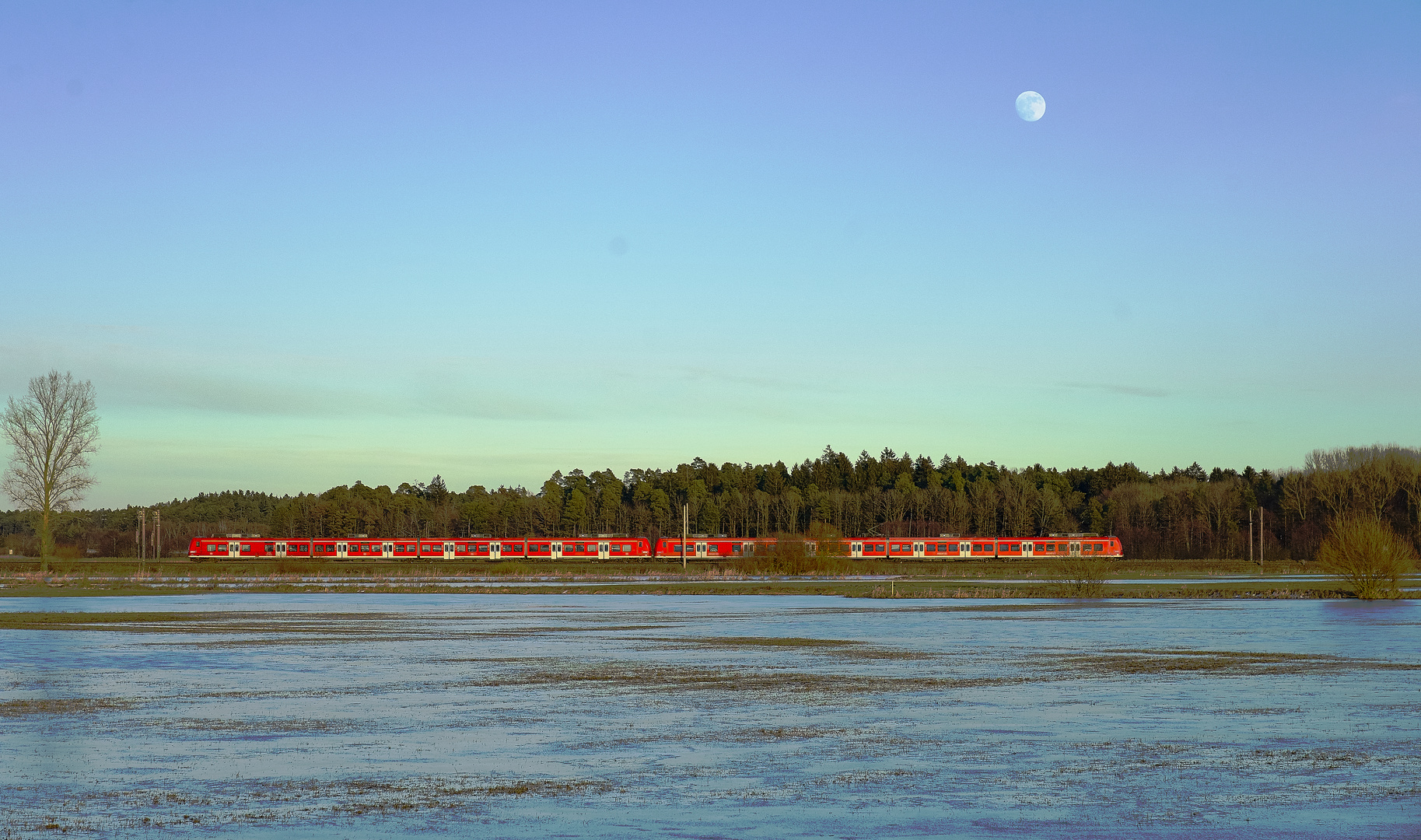 Hochwasser und Vollmond