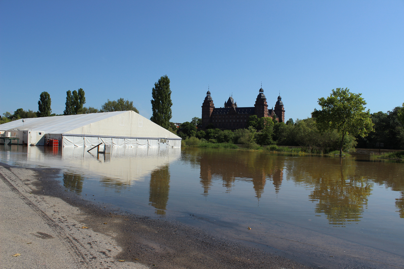 Hochwasser zum Aschaffenburger Volksfest 2013