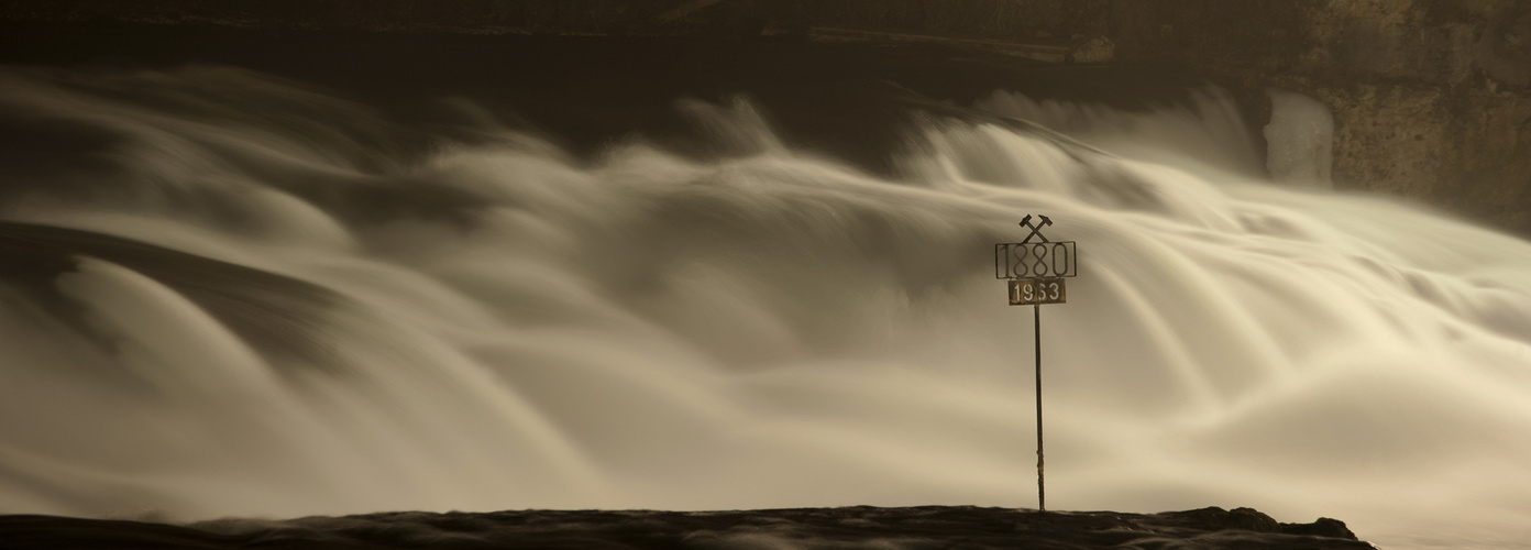 Hochwassermarke am Rheinfall