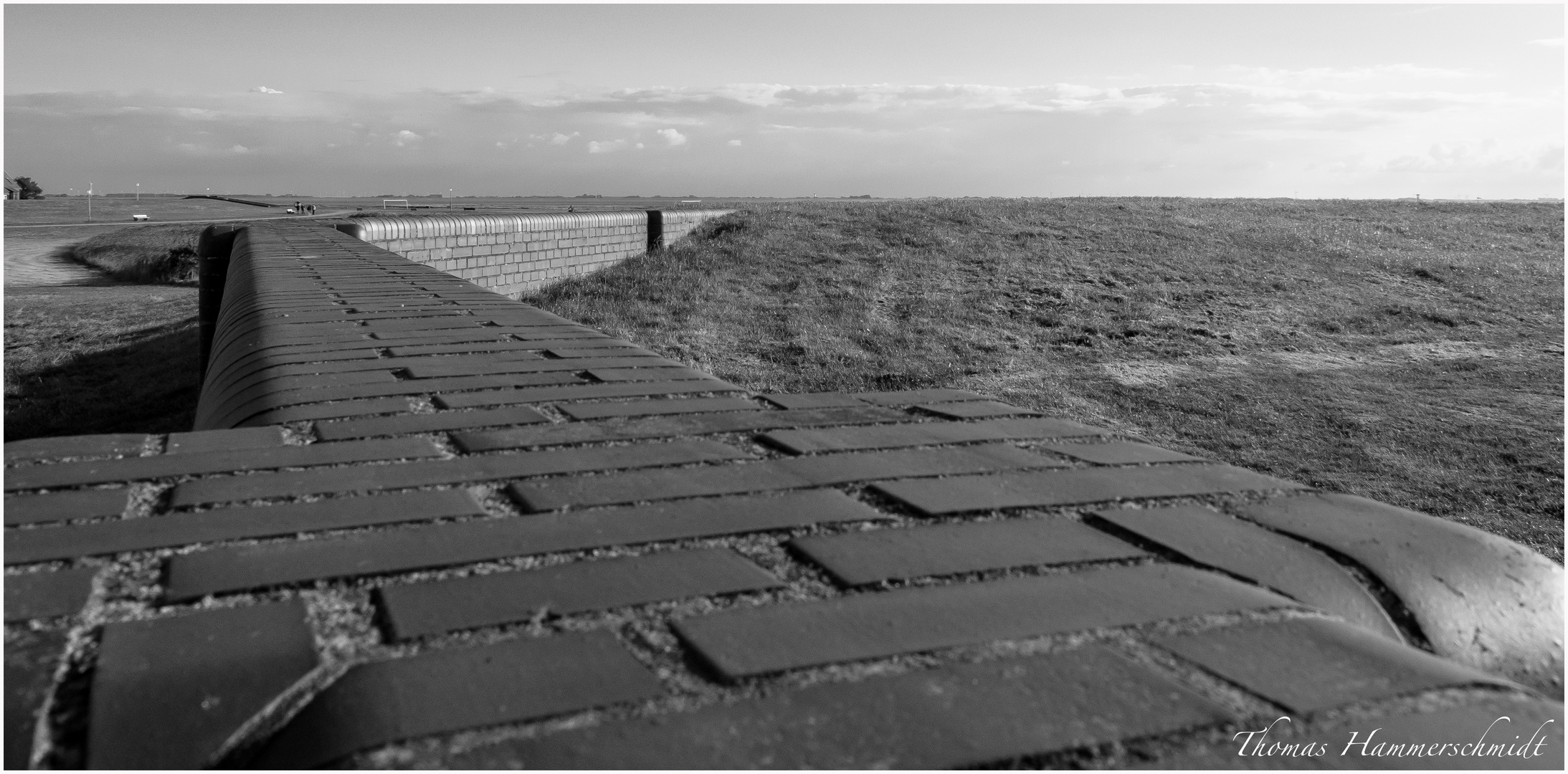 Hochwassermauer mit Aussicht