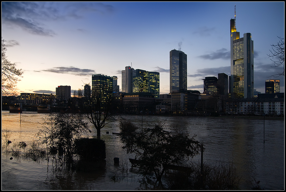 Hochwasserskyline (dunkler)