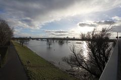 Hochwasserstimmungen Rhein/Sieg (4)