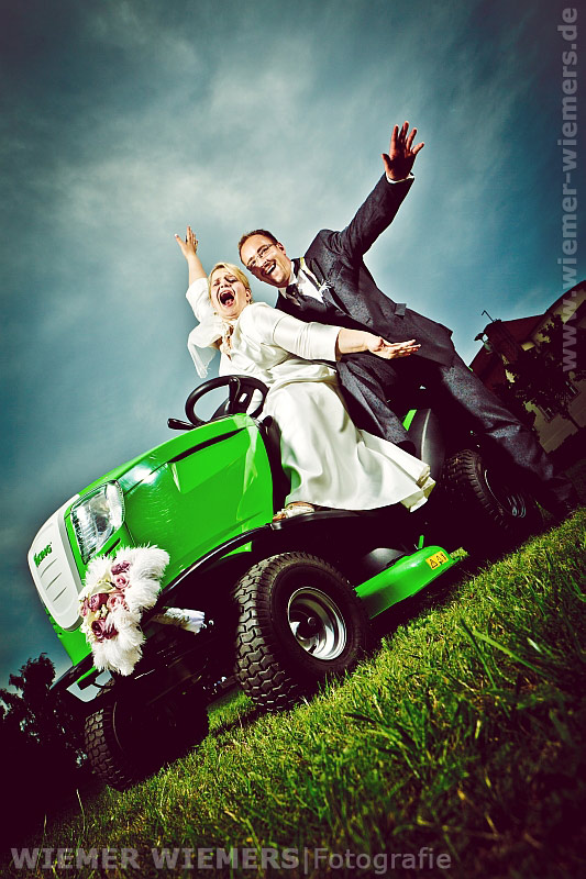 Hochzeit auf Gut Glien in Brandenburg fotografiert mit dem Hensel Porty von Nils Wiemer Wiemers