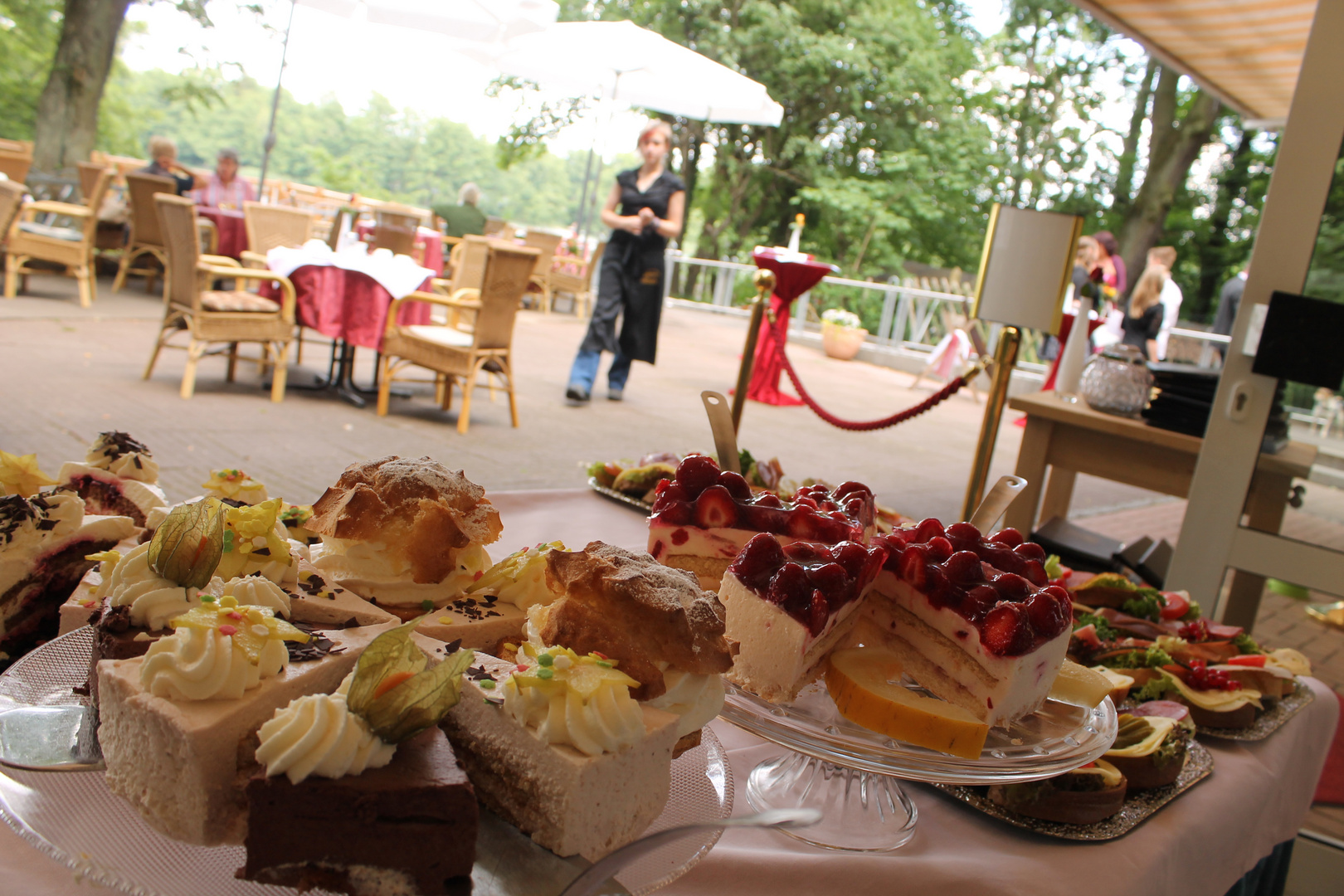 Hochzeit mit Torte und Kuchen im Seeschloss