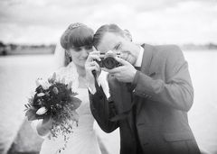 Hochzeitpaar fotografiert den Fotografen