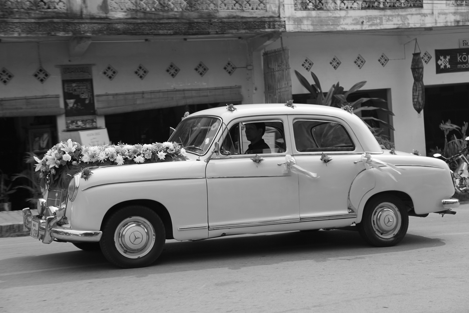 Hochzeitsauto in Luang Prabang